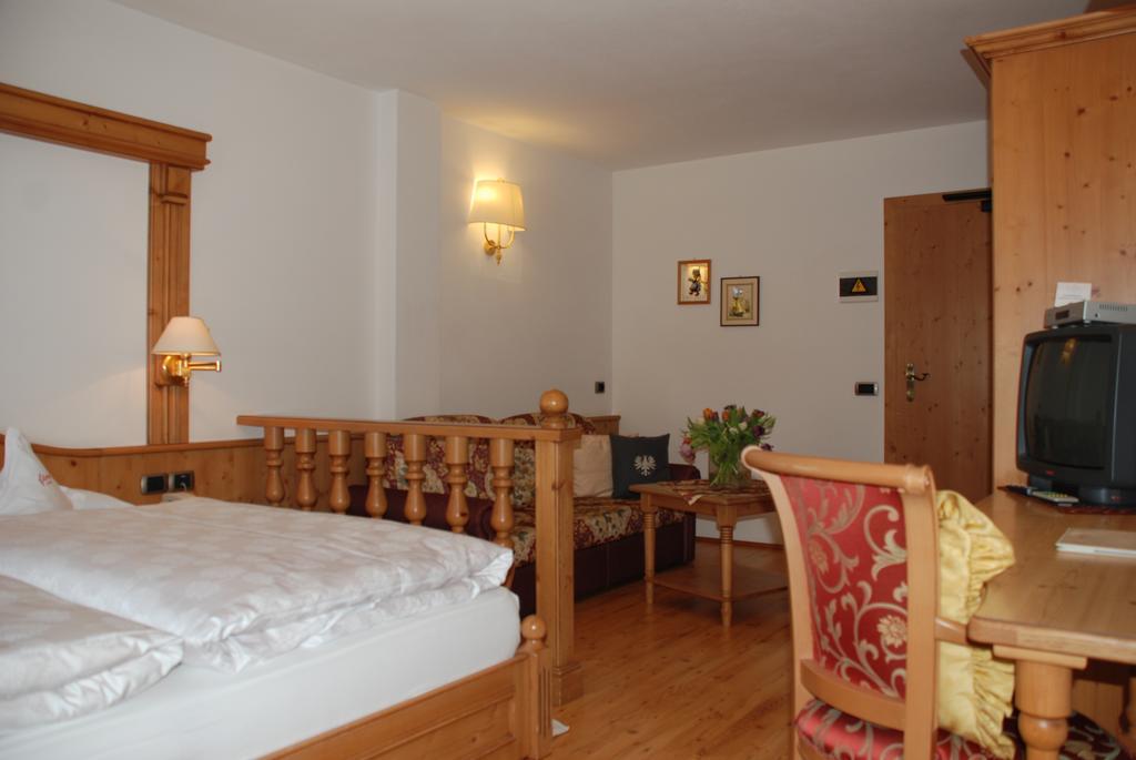 Hotel Flora Sëlva Kamer foto